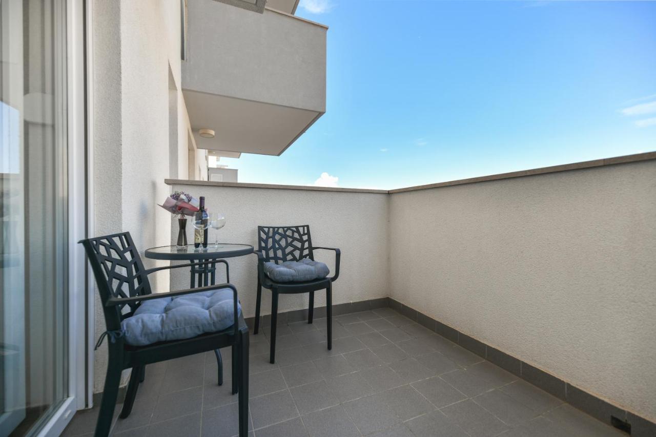 Modern Apartment For 2025' Vacation In Zadar Exterior foto