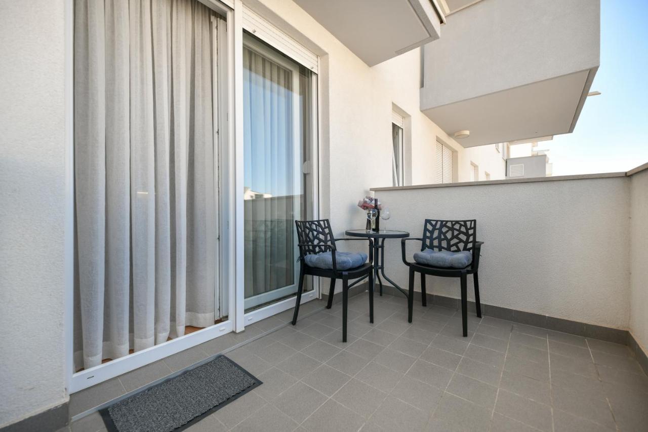 Modern Apartment For 2025' Vacation In Zadar Exterior foto